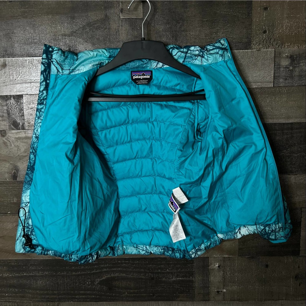 SOLD Patagonia Girls Down Jacket Small - Picture 4 of 5